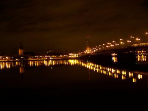 Rigaer Bruecken bei Nacht (100_0326.JPG) wird geladen. Eindrucksvolle Fotos aus Lettland erwarten Sie.